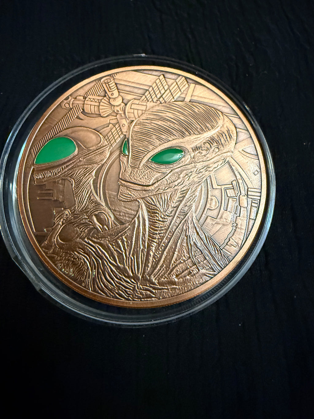 5 Oz .999 Fine Copper Alien / Extraterrestrial Round – Green Eye Accents